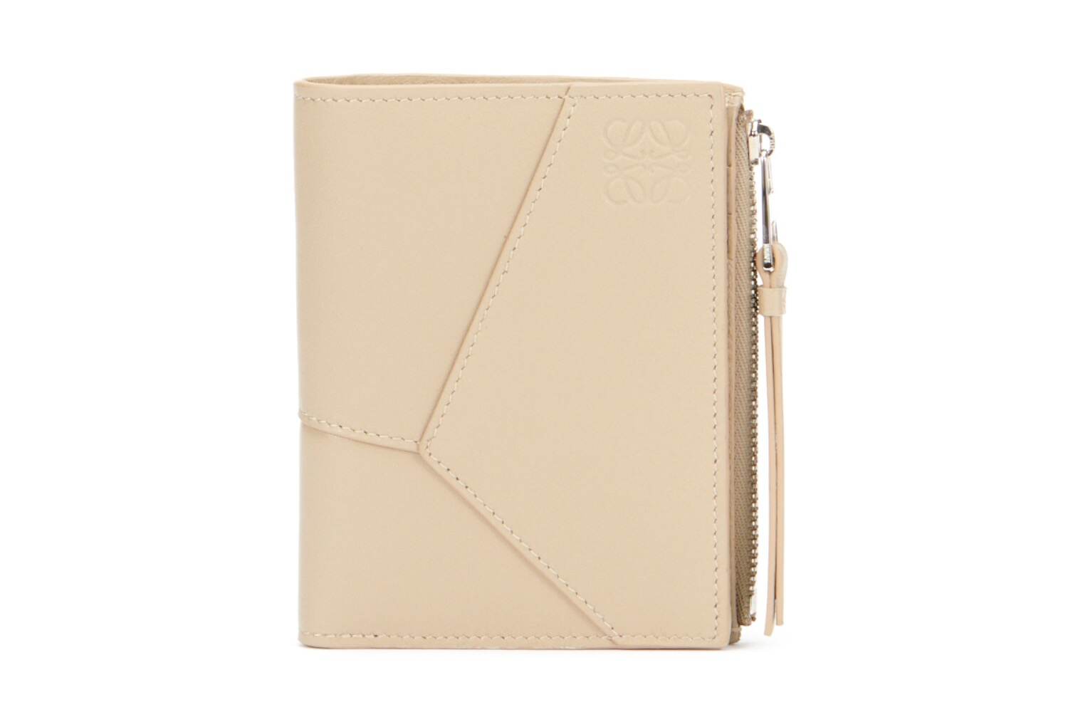 スモールレザーグッズ｜ロエベのメンズレザー財布、“柔らかカラー”切り替えレザーの二つ折り財布など