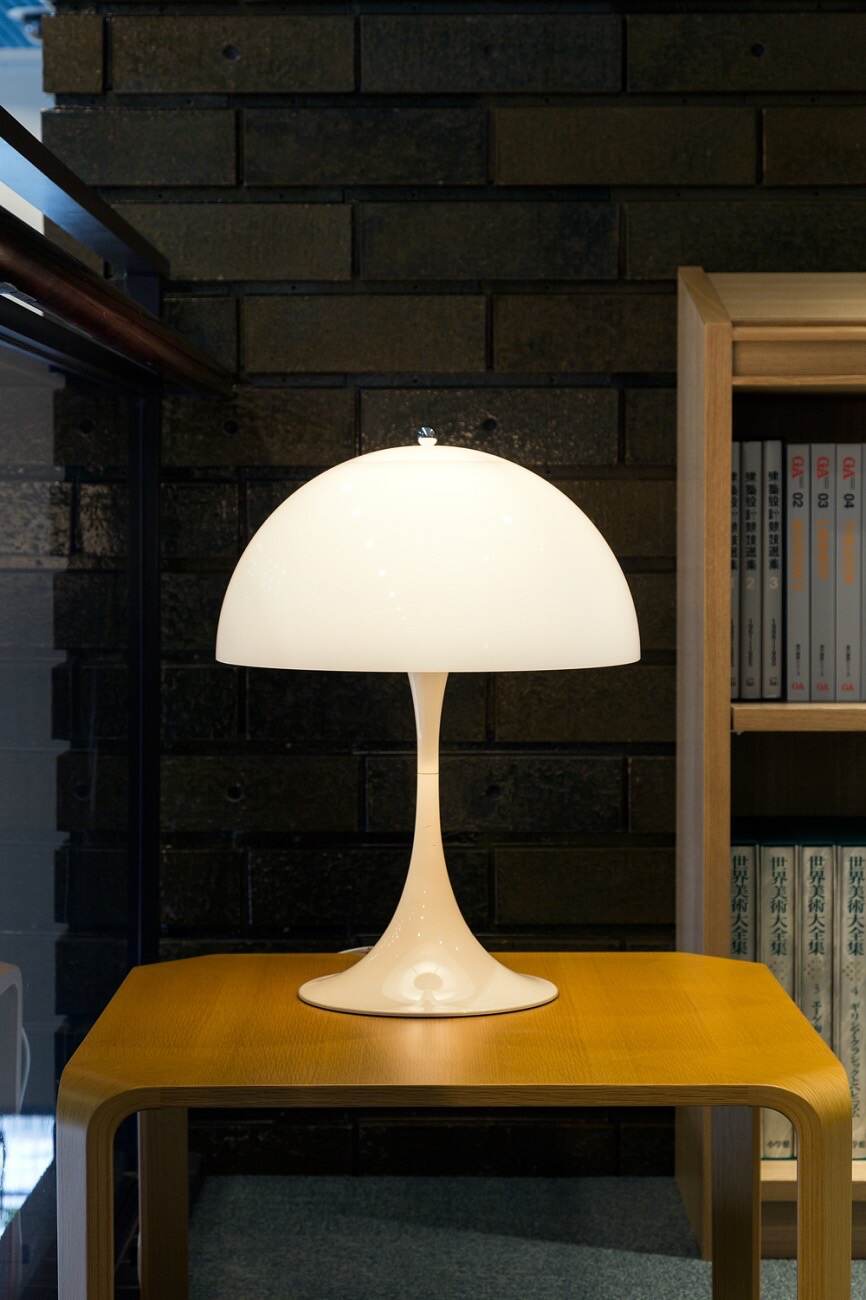 ヴァーナー・パントン 《「パンテラ」ランプ》 1971年(オリジナル) 新潟市美術館蔵 撮影：今井智己