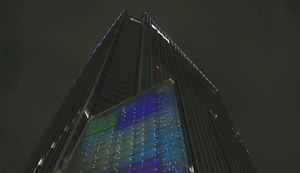 虎ノ門ヒルズで 冬の雪空をイメージしたアートなクリスマス 10mの大型彫刻が出現 ファッションプレス 虎ノ門ヒルズで 冬の雪空をイメージしたアートなクリスマス 10mの大型彫刻が出現 ファッションプレス