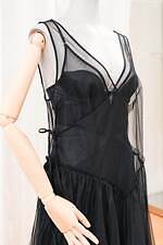 ユエ×フェティコ“上品な肌みせ”ランジェリー、Vラインブラジャー＆ランジェリー着想カーディガン｜写真3