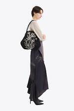 ミューラル、クリムト《接吻》着想の刺繍レースドレス＆“まるで花束”花柄刺繍のバッグ｜写真38