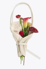 ミューラル、クリムト《接吻》着想の刺繍レースドレス＆“まるで花束”花柄刺繍のバッグ｜写真36