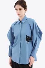 ミューラル、クリムト《接吻》着想の刺繍レースドレス＆“まるで花束”花柄刺繍のバッグ｜写真25