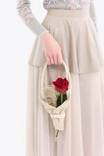 ミューラル、クリムト《接吻》着想の刺繍レースドレス＆“まるで花束”花柄刺繍のバッグ｜写真40