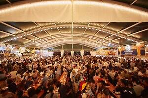 横浜赤レンガ倉庫「横浜オクトーバーフェスト 2025」約100種のビール＆ドイツフード集結｜写真37