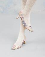 ダイアナ“名画モチーフ”シューズ＆バッグ、モネ《睡蓮》やゴッホ《ばら》から着想｜写真11