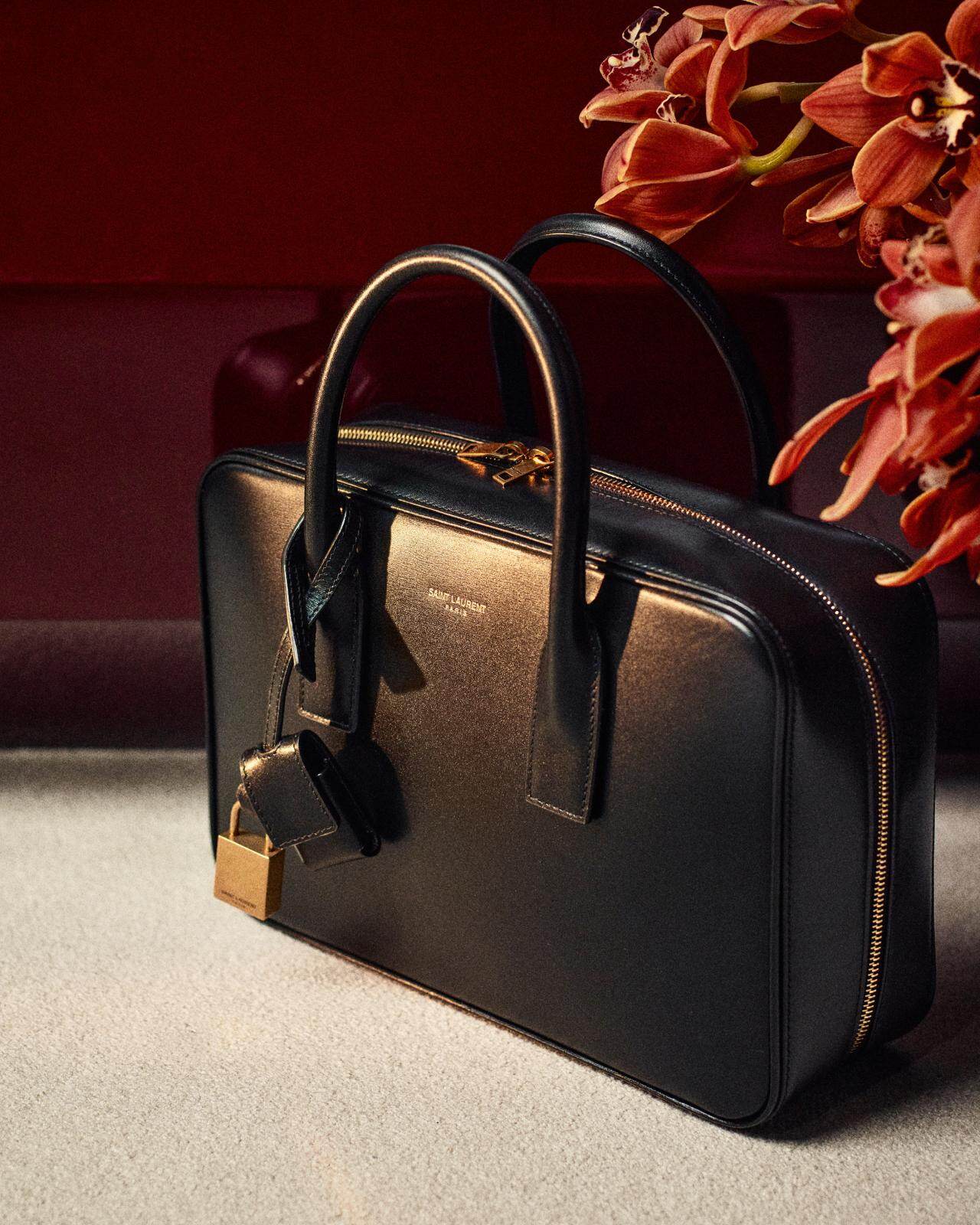 Saint Laurent サックド ジュール ハンドバッグ サンローランのレザーハンドバッグ「サック・ド・ジュール