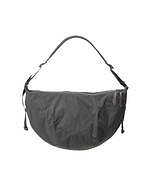 グラフペーパー×ブランコフ”立体的な三日月型”ショルダーバッグ、高耐久の撥水ナイロン素材で｜写真1