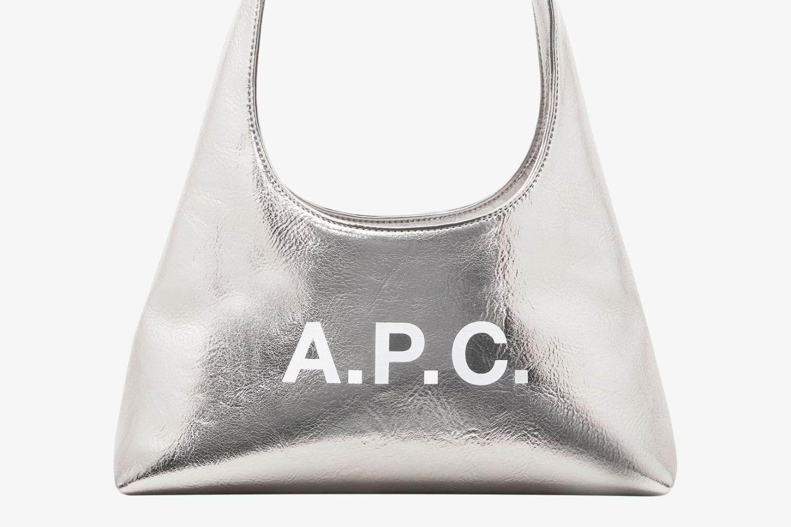 A.P.C.の台形ミニショルダーバッグ「ベビー ニノン」に“煌めく