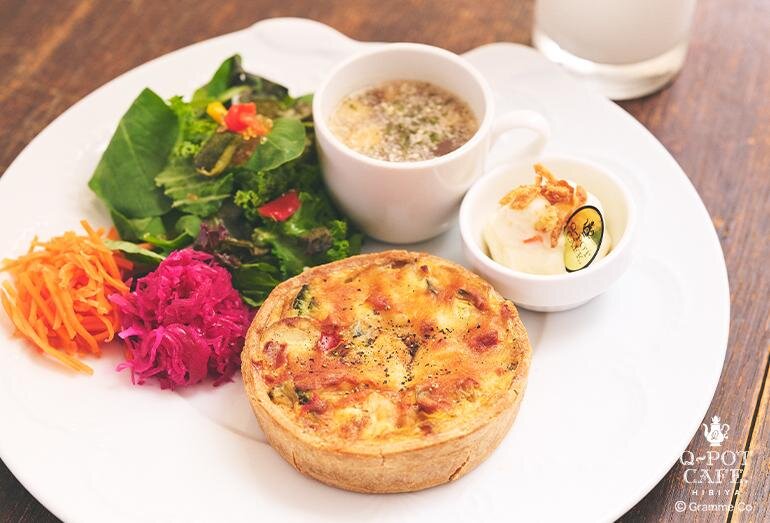 Q-pot CAFE.2号店が東京・日比谷に、“劇場”テーマのすみれ色アフタヌーンティー＆パフェ｜写真21