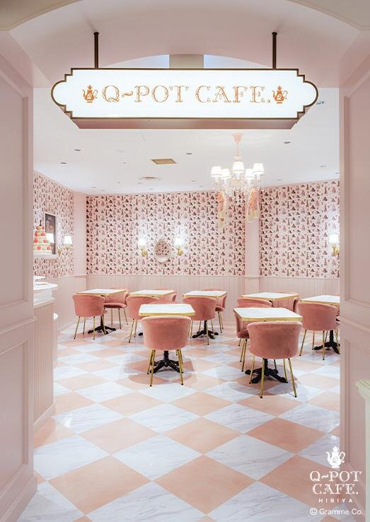 Q-pot CAFE.2号店が東京・日比谷に、“劇場”テーマのすみれ色アフタヌーンティー＆パフェ｜写真35