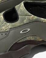 サウス2 ウエスト8“カモ柄”厚底スリッポンサンダル、オークリーファクトリーチームとコラボ｜写真7