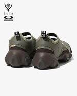 サウス2 ウエスト8“カモ柄”厚底スリッポンサンダル、オークリーファクトリーチームとコラボ｜写真4