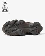 サウス2 ウエスト8“カモ柄”厚底スリッポンサンダル、オークリーファクトリーチームとコラボ｜写真5