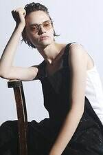 Y's アイウェア”二重アイブローライン”メタルフレーム＆ウェリントン型サングラス｜写真1