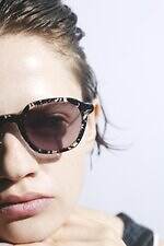 Y's アイウェア”二重アイブローライン”メタルフレーム＆ウェリントン型サングラス｜写真4