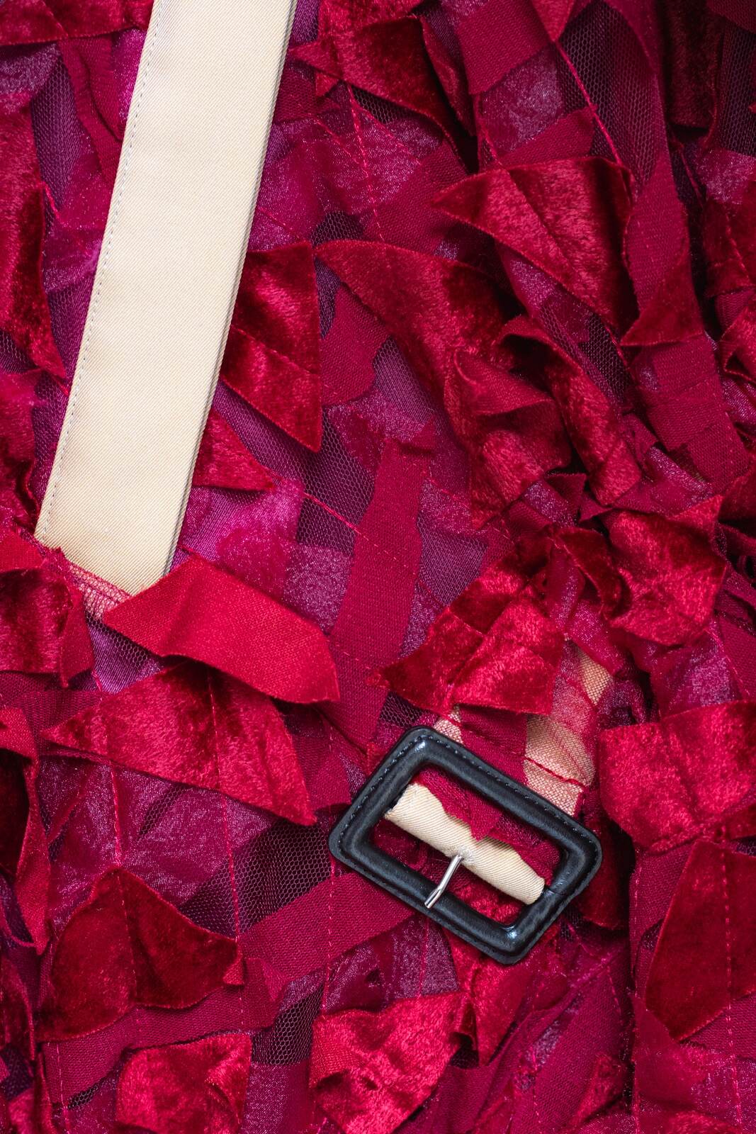 ミューラル“水面に散り敷く花々のように”パッチワーク刺繍のドレスができるまで、素材に込めた思いを探る｜写真10