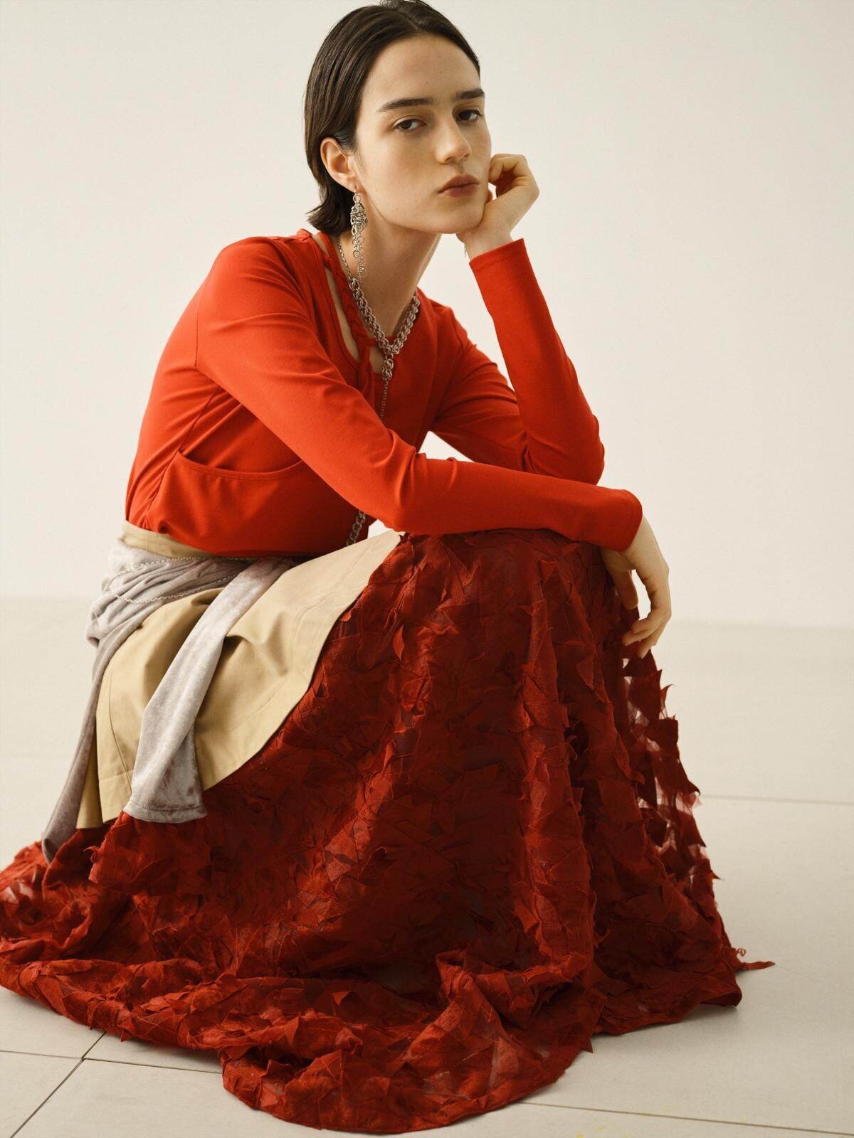 Petals carpet embroidered skirt 99,000円