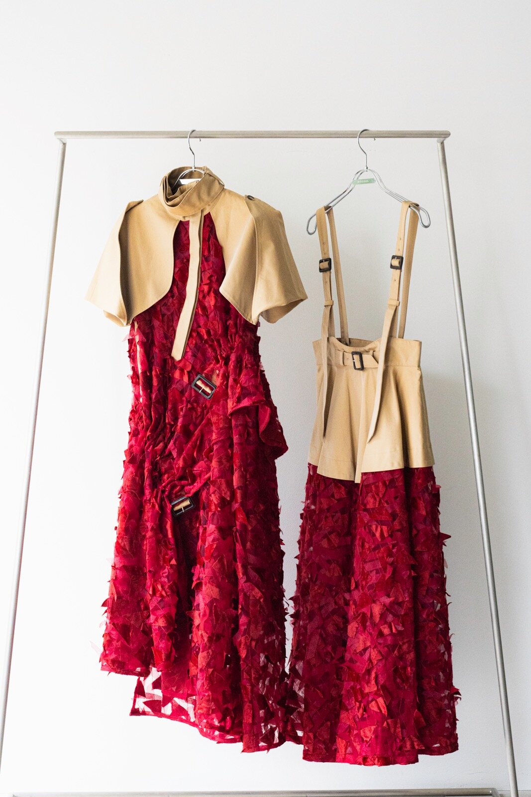 ミューラル“水面に散り敷く花々のように”パッチワーク刺繍のドレスができるまで、素材に込めた思いを探る｜写真26