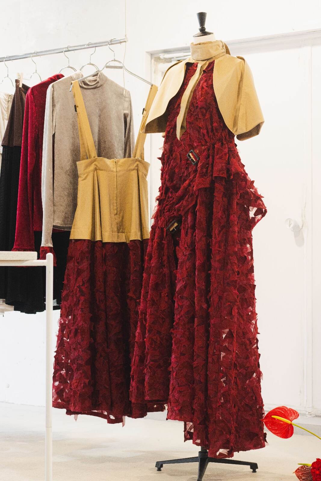 Petals carpet embroidered skirt 99,000円、 Petals carpet embroidered dress 253,000円
