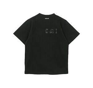 sacai“ロゴの一部が浮かび上がる”刺繍半袖Tシャツ、ドーバー銀座