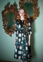 ミルク(MILK) 鏡の国のアリス｜写真1