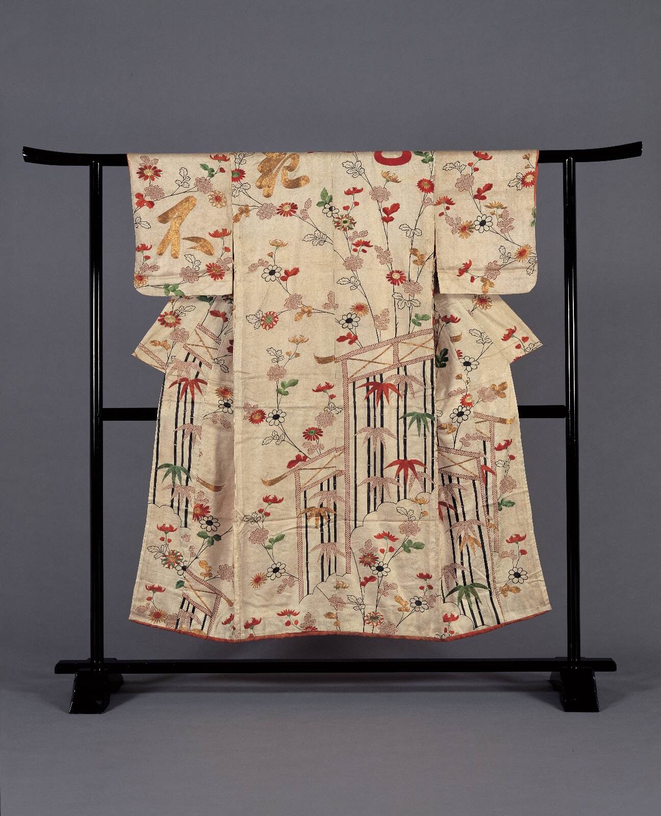 小袖 透垣菊文字模様 17世紀中期