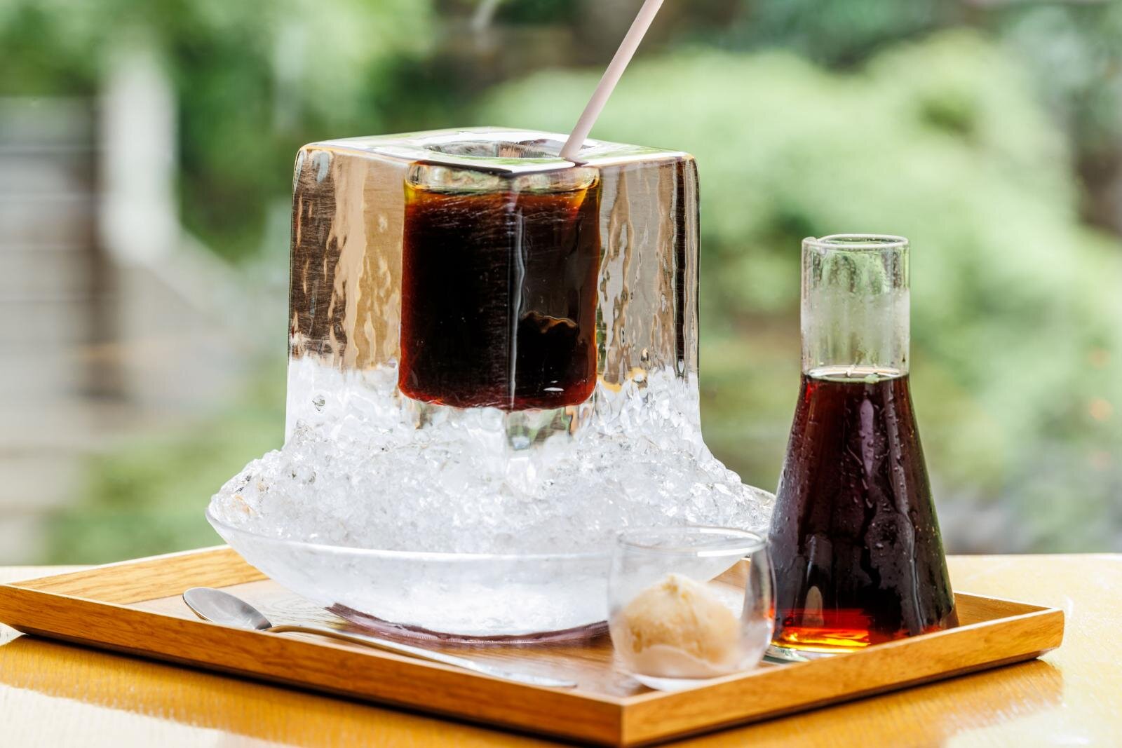 ハイアット リージェンシー 京都“氷の器”で味わうひんやり「抹茶ラテ」抹茶ゼリー＆バニラアイス添え｜写真2