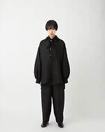 アクシス“シルクナイロン”のスカーフ襟シャツ＆メタルボタンの並ぶコットンブルゾン｜写真4