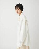 アクシス“シルクナイロン”のスカーフ襟シャツ＆メタルボタンの並ぶコットンブルゾン｜写真3