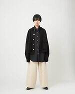 アクシス“シルクナイロン”のスカーフ襟シャツ＆メタルボタンの並ぶコットンブルゾン｜写真2