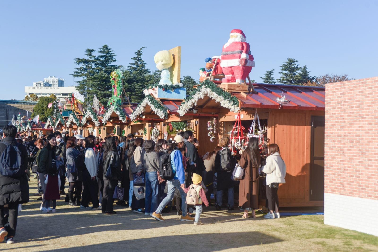 「東京クリスマスマーケット2025」明治神宮外苑で開催、巨大クリスマスピラミッドが出現｜写真26