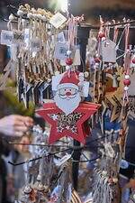 「東京クリスマスマーケット2025」明治神宮外苑で開催、巨大クリスマスピラミッドが出現｜写真17