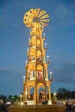 「東京クリスマスマーケット2025」明治神宮外苑で開催、巨大クリスマスピラミッドが出現｜写真27