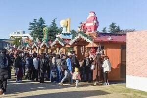 「東京クリスマスマーケット2025」明治神宮外苑で開催、巨大クリスマスピラミッドが出現｜写真26