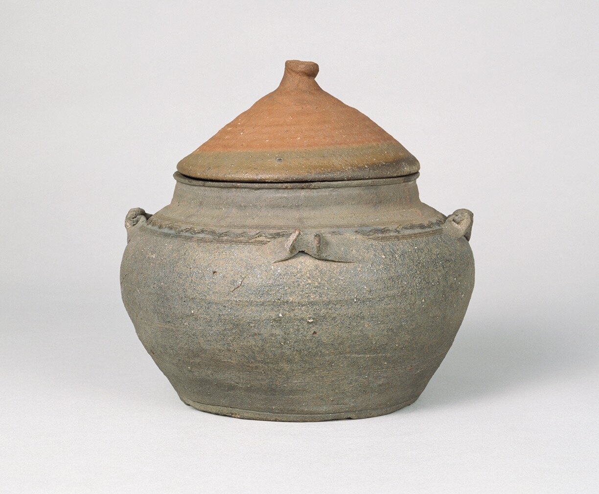 《南蛮横縄水指》 ベトナム 16～17世紀 根津美術館蔵 