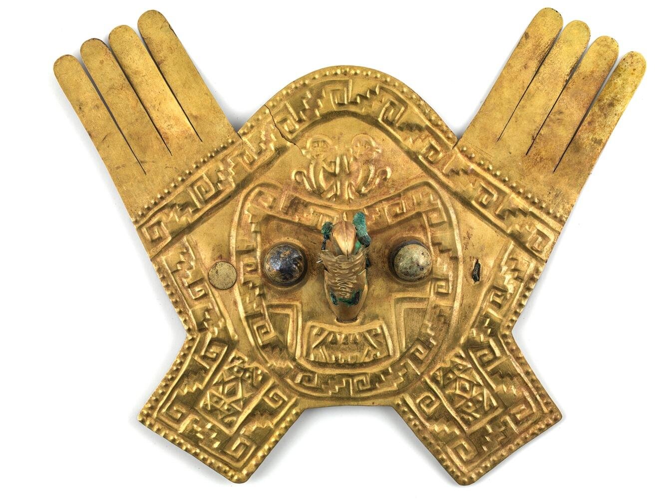 金属羽飾付き頭飾り前面部 1100〜1470年、ラルコ博物館所蔵