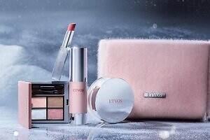 エトヴォス25年クリスマスコフレ、ひんやり煌めくアイパレやマカロンピンクの美容液下地の限定キット