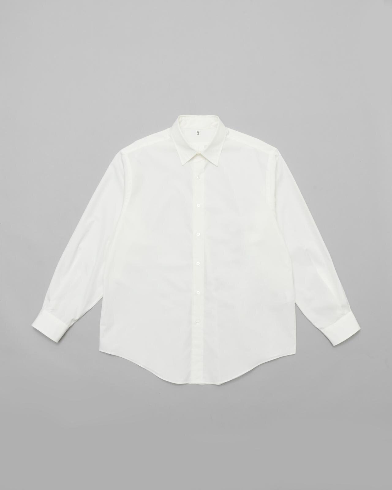「レギュラーカラーシャツ」22,000円
