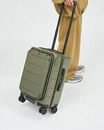 フレッシュサービスの“旅”アイテム、ネックピロー内蔵スウェットやエースのキャリーケース｜写真4