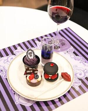 アナ スイ×ザ ストリングス 表参道の秋アフタヌーンティー、“蝶や薔薇”で彩る紫色スイーツ｜写真11