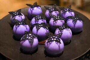 アナ スイ×ザ ストリングス 表参道の秋アフタヌーンティー、“蝶や薔薇”で彩る紫色スイーツ｜写真14