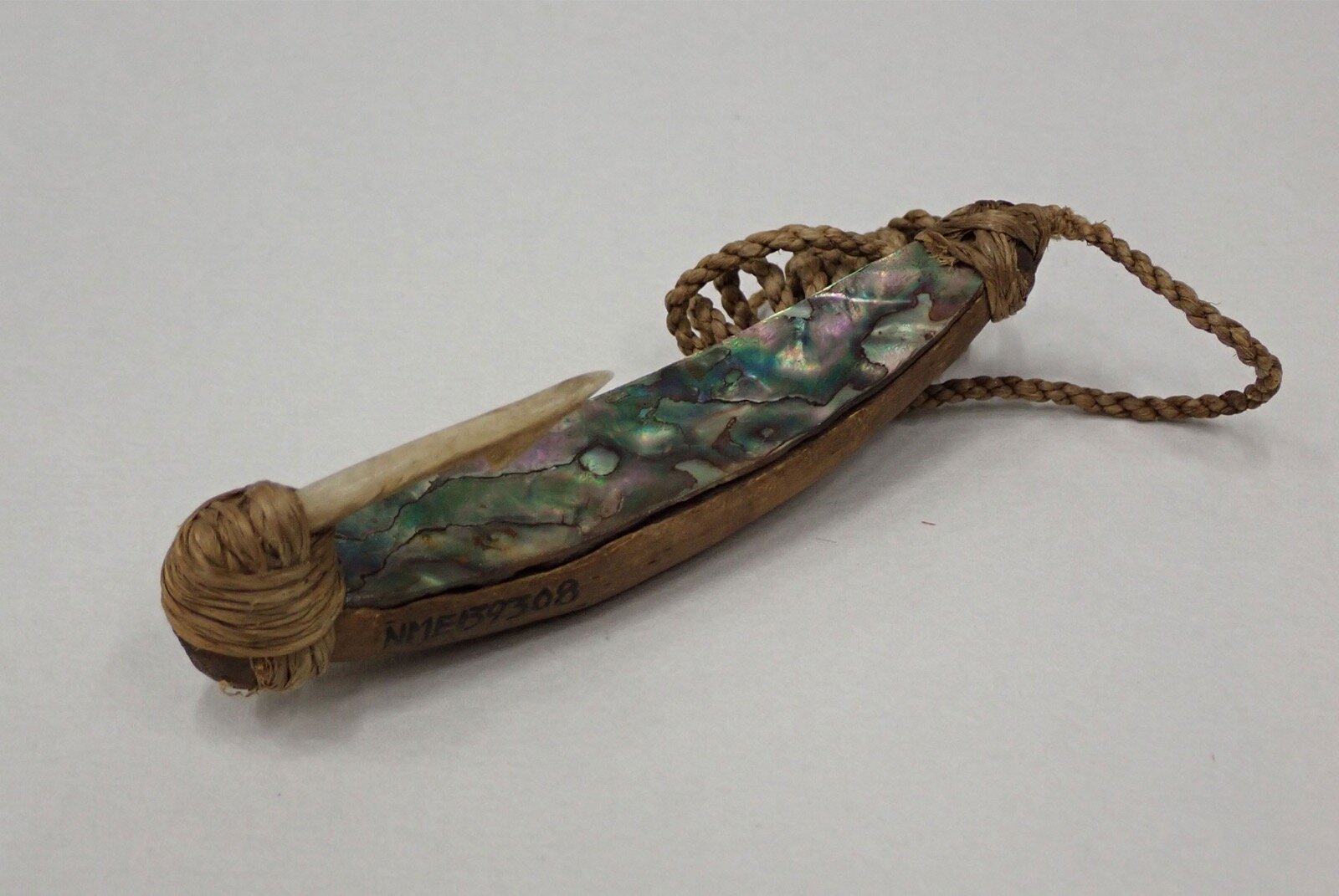 ポリネシアのカツオ釣り用疑似餌針 ニュージーランド 国立民族学博物館所蔵