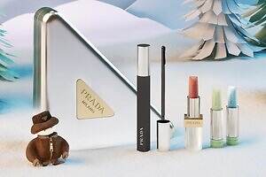 プラダ ビューティ25年クリスマスコフレ第1弾、“トライアングルメタルケース付き”コスメセットなど