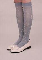 キワンダ“宇宙や神々の愛”着想25年秋冬ソックス、流れ星走るニーハイ＆可憐ないちご柄シアーソックス｜写真4