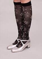 キワンダ“宇宙や神々の愛”着想25年秋冬ソックス、流れ星走るニーハイ＆可憐ないちご柄シアーソックス｜写真1