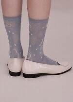 キワンダ“宇宙や神々の愛”着想25年秋冬ソックス、流れ星走るニーハイ＆可憐ないちご柄シアーソックス｜写真9