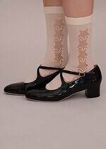 キワンダ“宇宙や神々の愛”着想25年秋冬ソックス、流れ星走るニーハイ＆可憐ないちご柄シアーソックス｜写真17