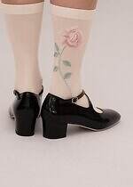 キワンダ“宇宙や神々の愛”着想25年秋冬ソックス、流れ星走るニーハイ＆可憐ないちご柄シアーソックス｜写真47