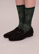 キワンダ“宇宙や神々の愛”着想25年秋冬ソックス、流れ星走るニーハイ＆可憐ないちご柄シアーソックス｜写真6